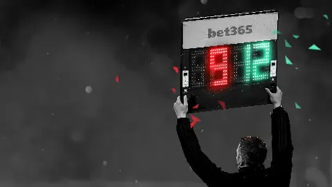 “曼联转舵？新星齐尔克泽冬窗或加盟尤文，租借传闻风起云涌！”